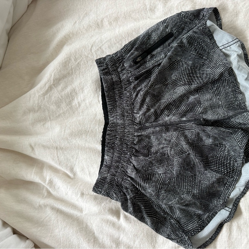 Lululemon tracker low rise 4” short